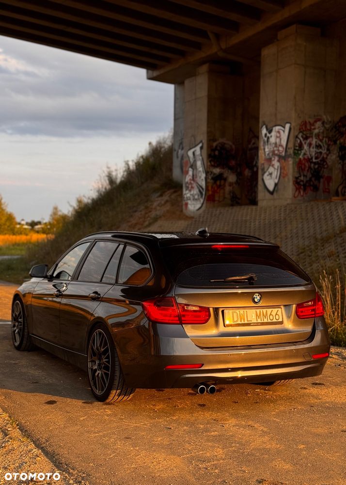 BMW Seria 3 330d Touring xDrive - 4