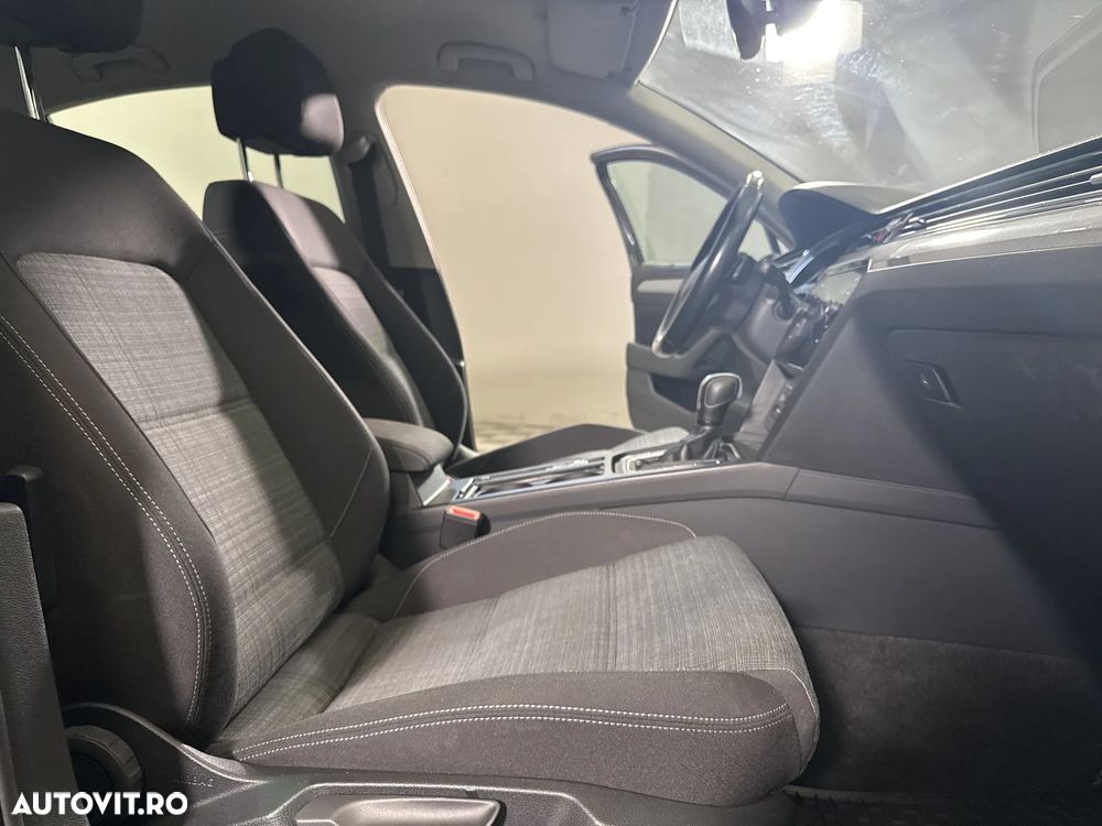 Volkswagen Passat - 12