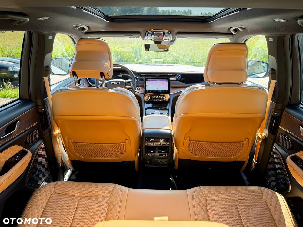 Jeep Grand Cherokee - 28