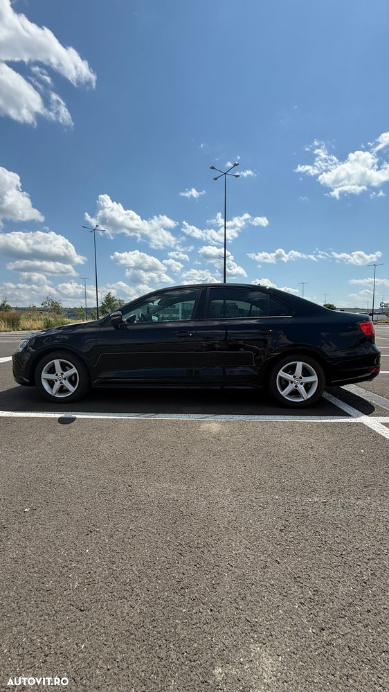 Volkswagen Jetta - 4