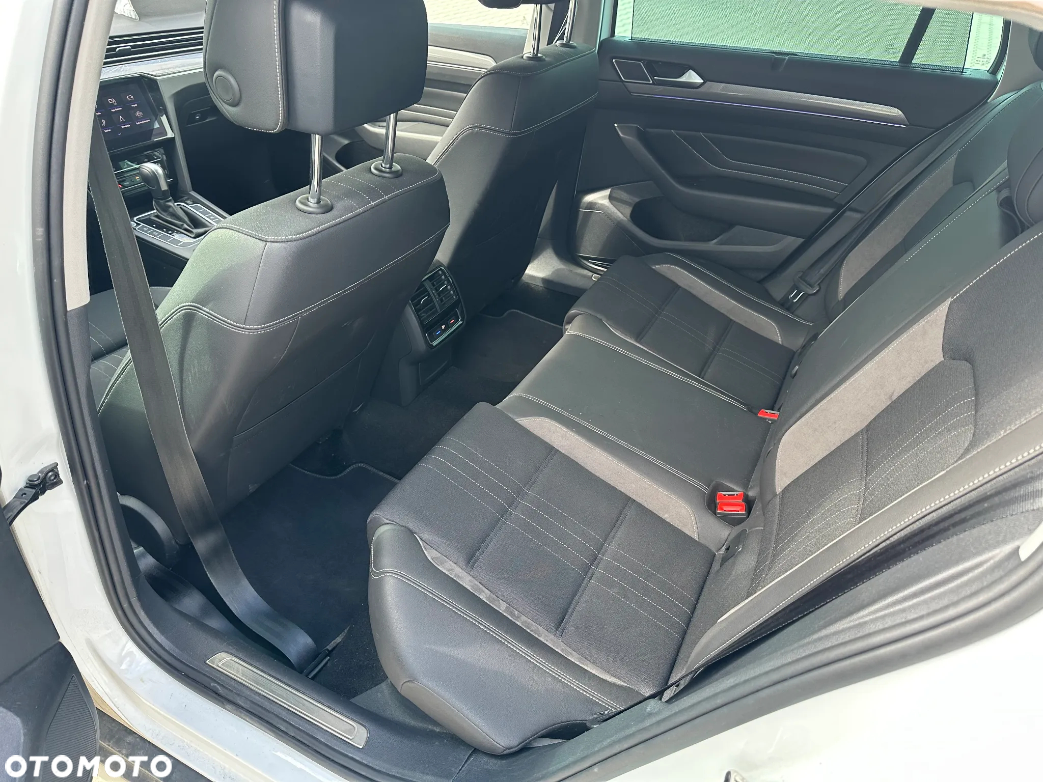 Volkswagen Passat Variant 2.0 TDI SCR DSG 4Motion Alltrack - 10