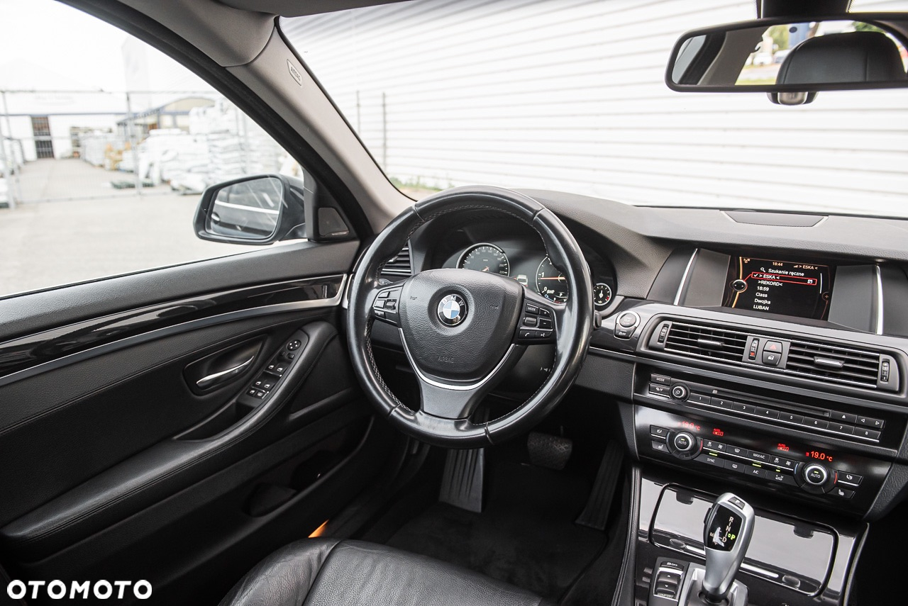 BMW Seria 5 520d xDrive - 27