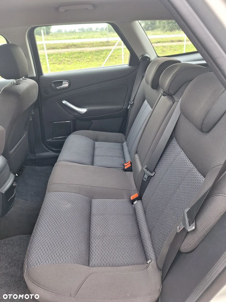 Ford Mondeo 2.0 Ghia Executive - 23