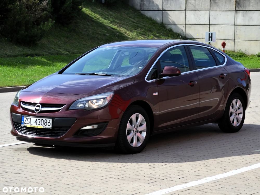 Opel Astra IV 1.4 T Executive S&S - 1