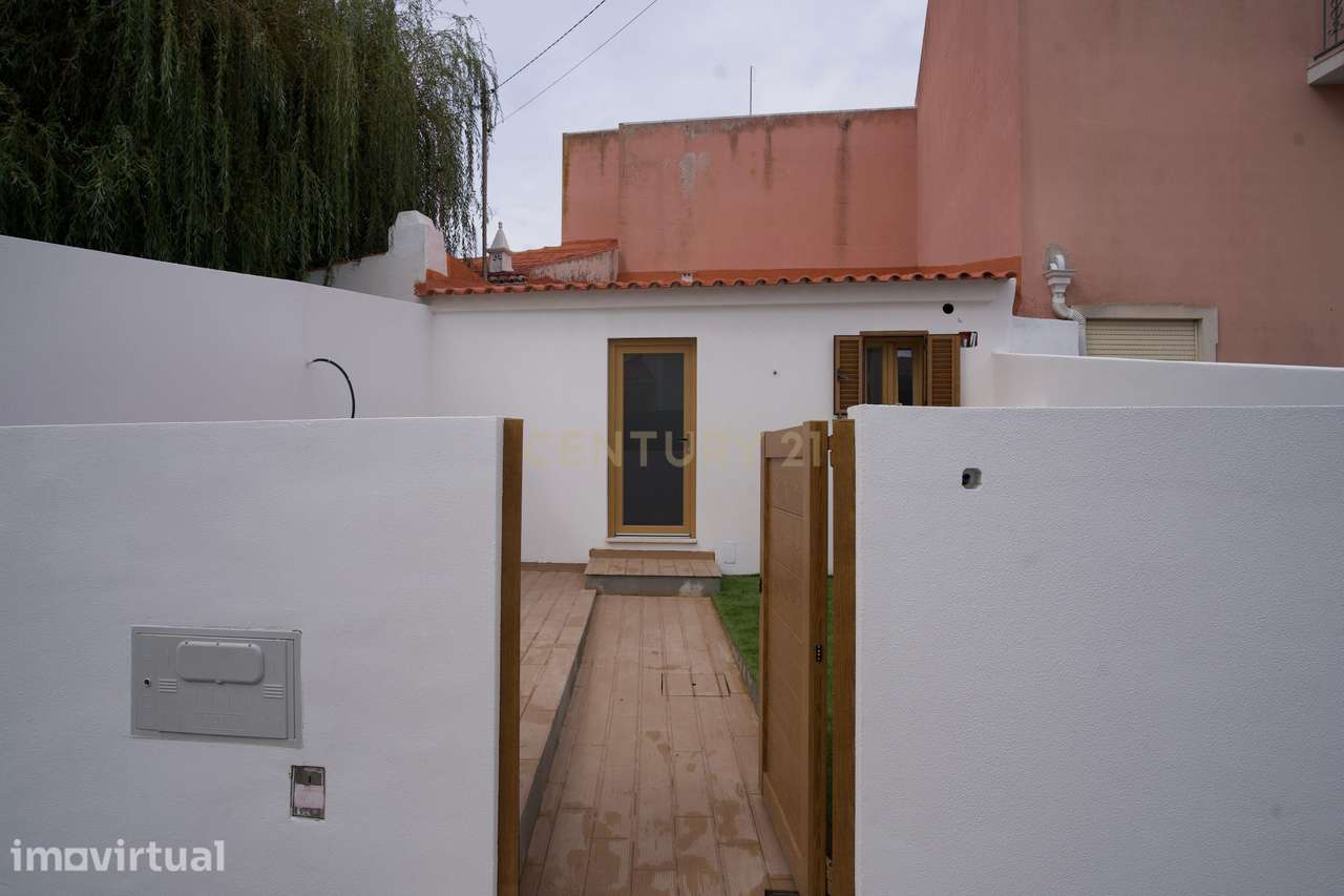 Moradia totalmente remodelada em Santa Cruz- Póvoa de Penafirme – A 5 - Grande imagem: 5/25