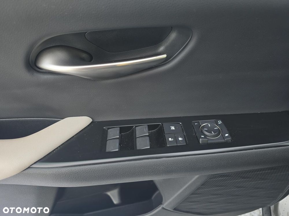 Lexus UX 250h GPF F Sport Design 2WD - 17