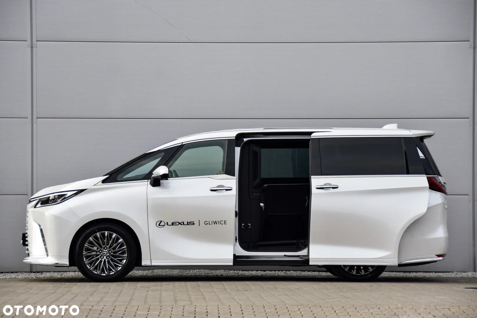 Lexus LM 350h Omotenashi - 9