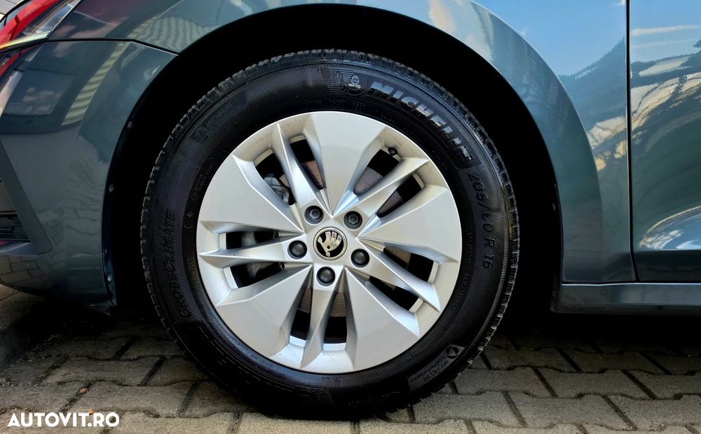 Skoda Octavia 2.0 TDI DSG Tour - 11