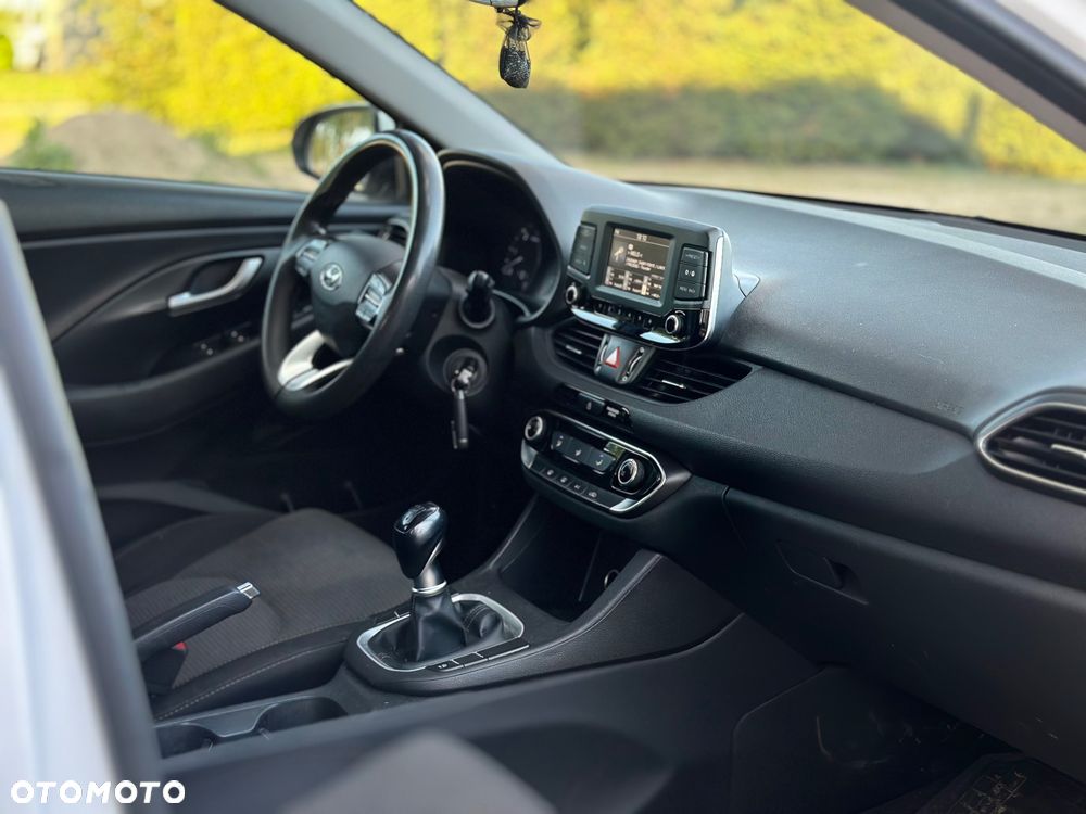 Hyundai i30 1.6 D Classic + - 8