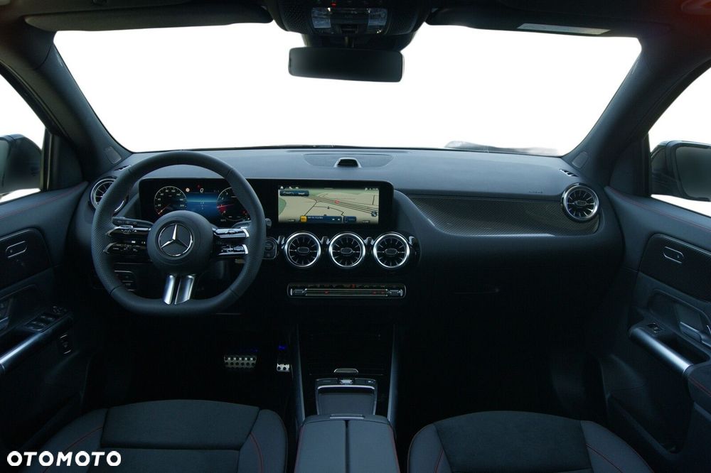 Mercedes-Benz GLA - 9