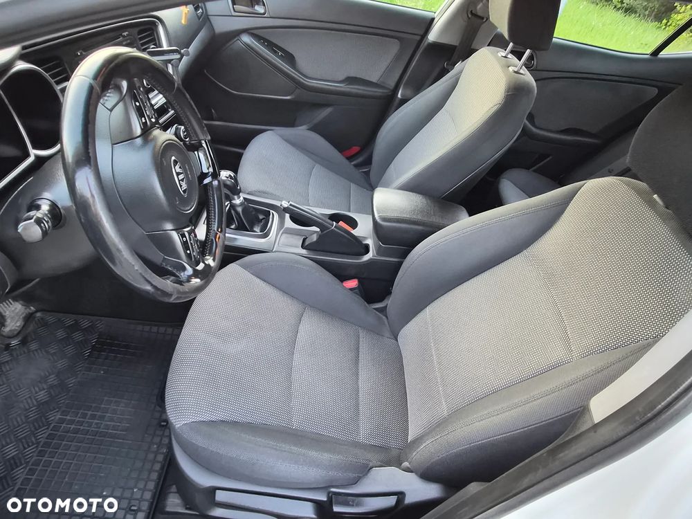 Kia Optima 2.0 M - 11