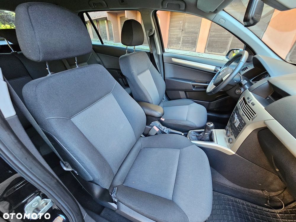 Opel Astra 1.6 Enjoy - 26