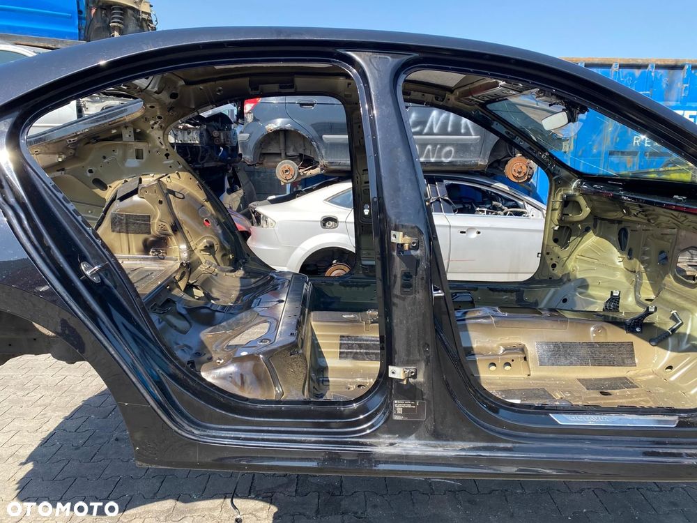 PRÓG PRAWY SŁUPEK ĆWIARTKA SEDAN HATCHBACK SKODA OCTAVIA IV - 1