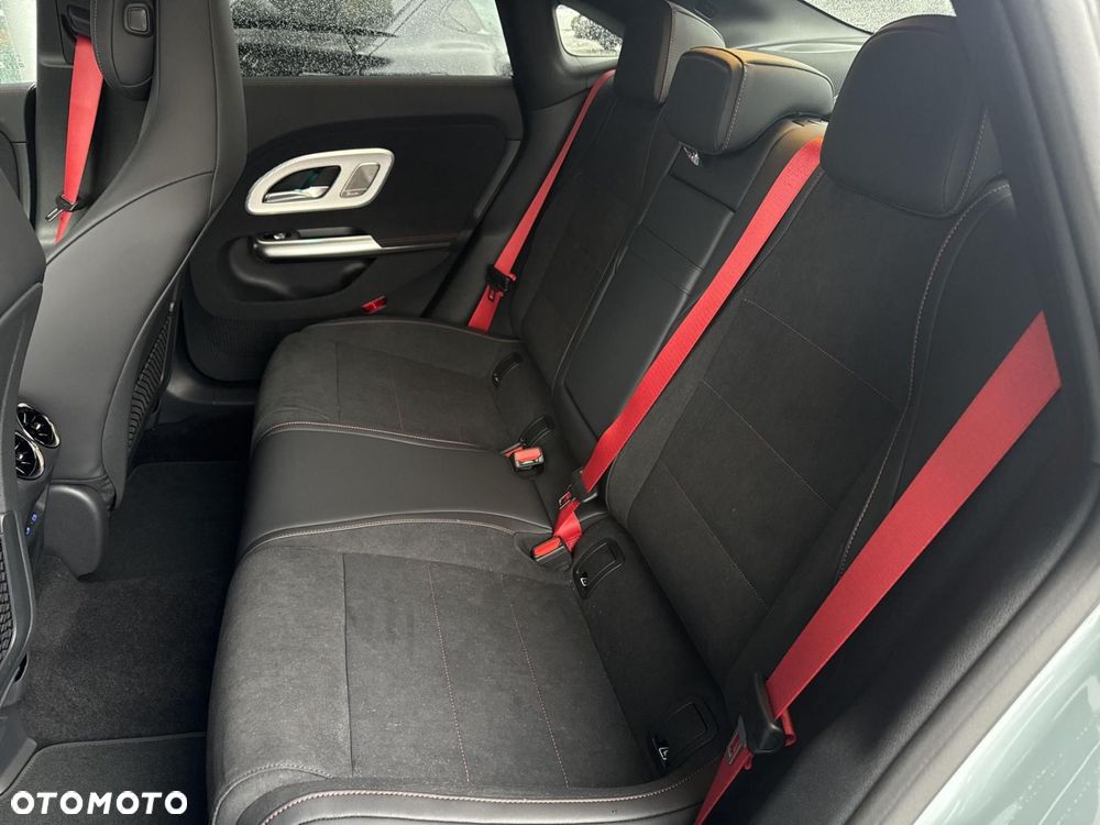 Mercedes-Benz CLA - 23