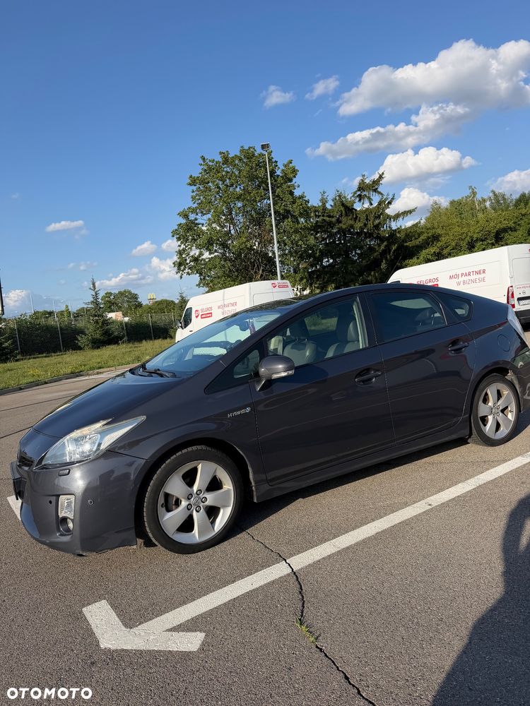 Toyota Prius 1.8 HSD Prestige - 3