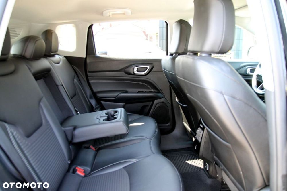 Jeep Compass - 32