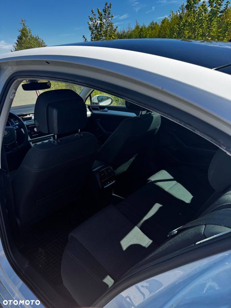 Volkswagen Passat 2.0 TDI SCR Comfortline - 9