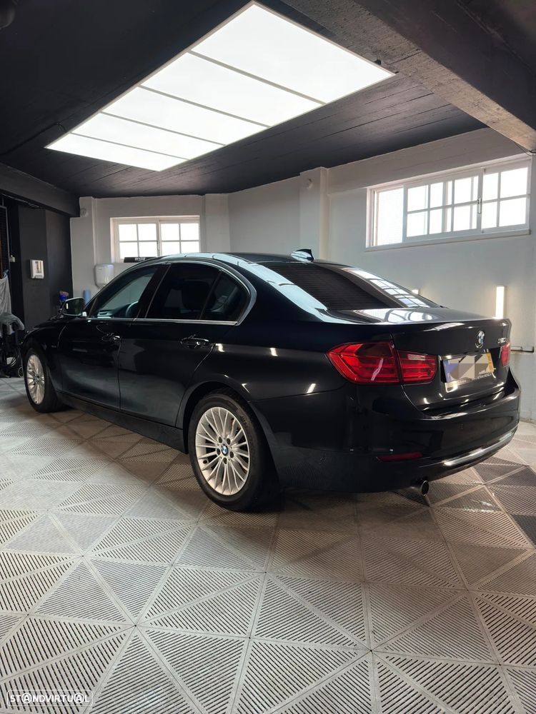 BMW 320 d Auto Line Luxury - 2