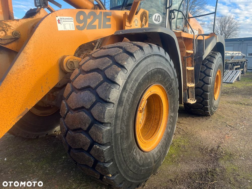 Case 921E - 5