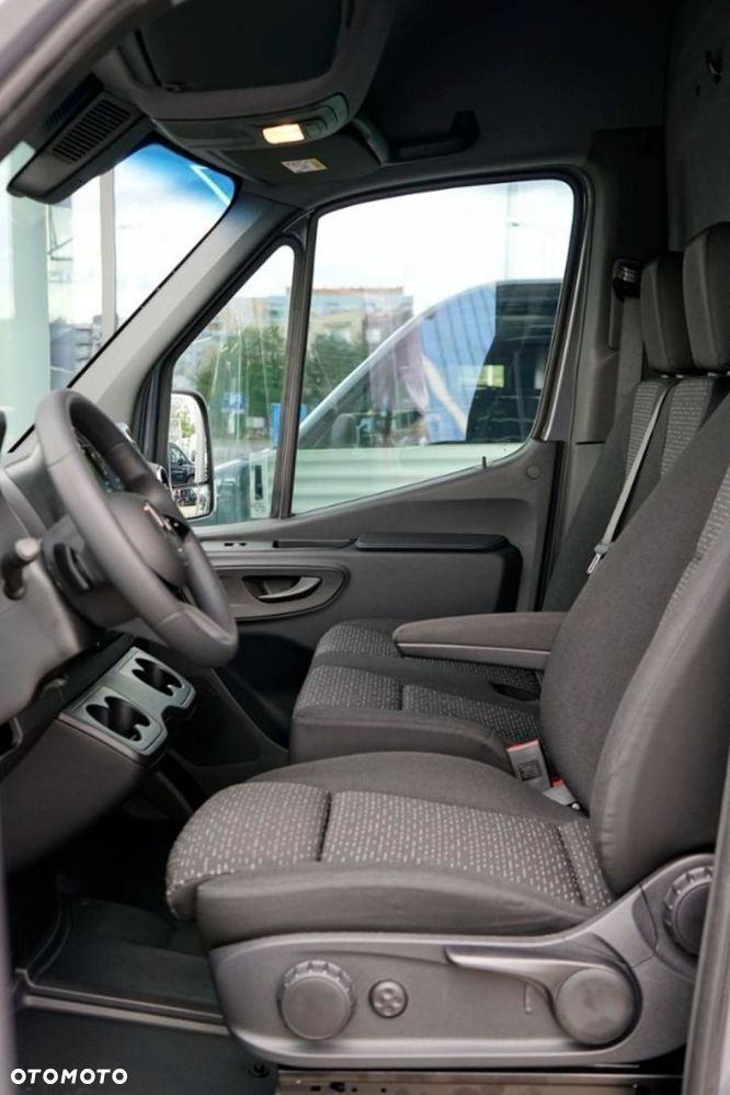 Mercedes-Benz Sprinter - 10