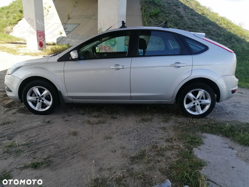 Ford Focus 2009 photo 2