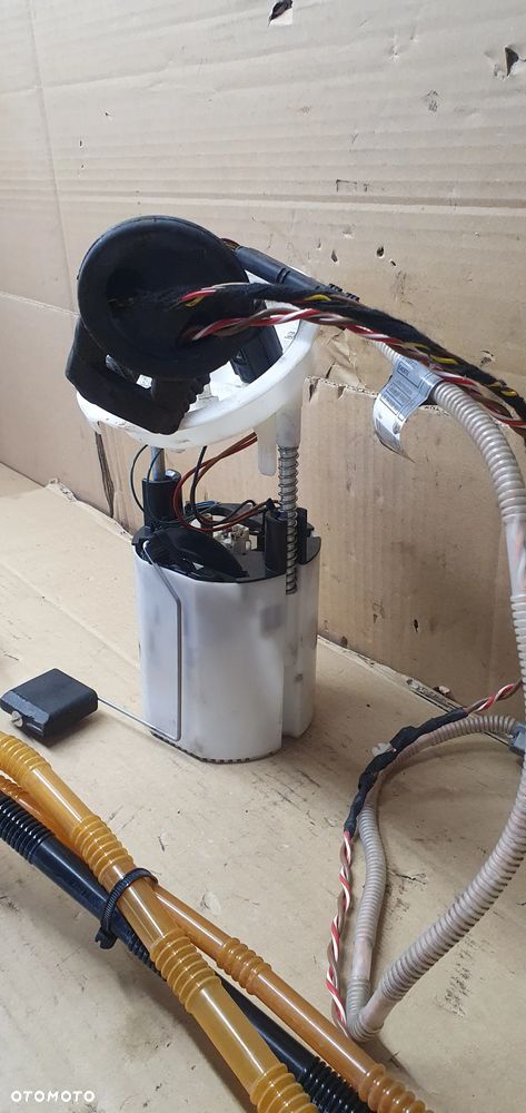 Pływak pompka paliwa czujnik poziomu paliwa BMW I E81 E87 2.0i 7162394 7197073 - 3