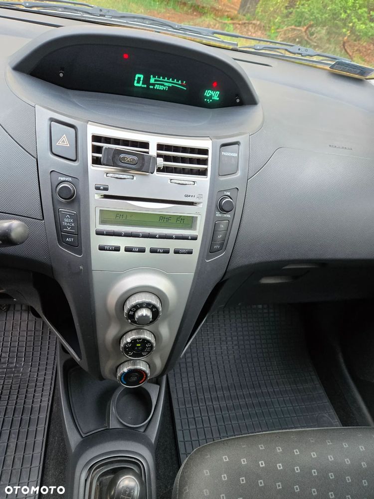 Toyota Yaris 1.3 Prestige - 4