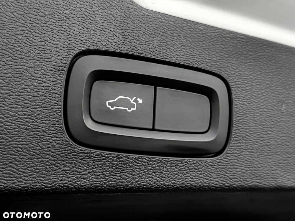 Volvo V60 T8 AWD Recharge Geartronic RDesign - 24