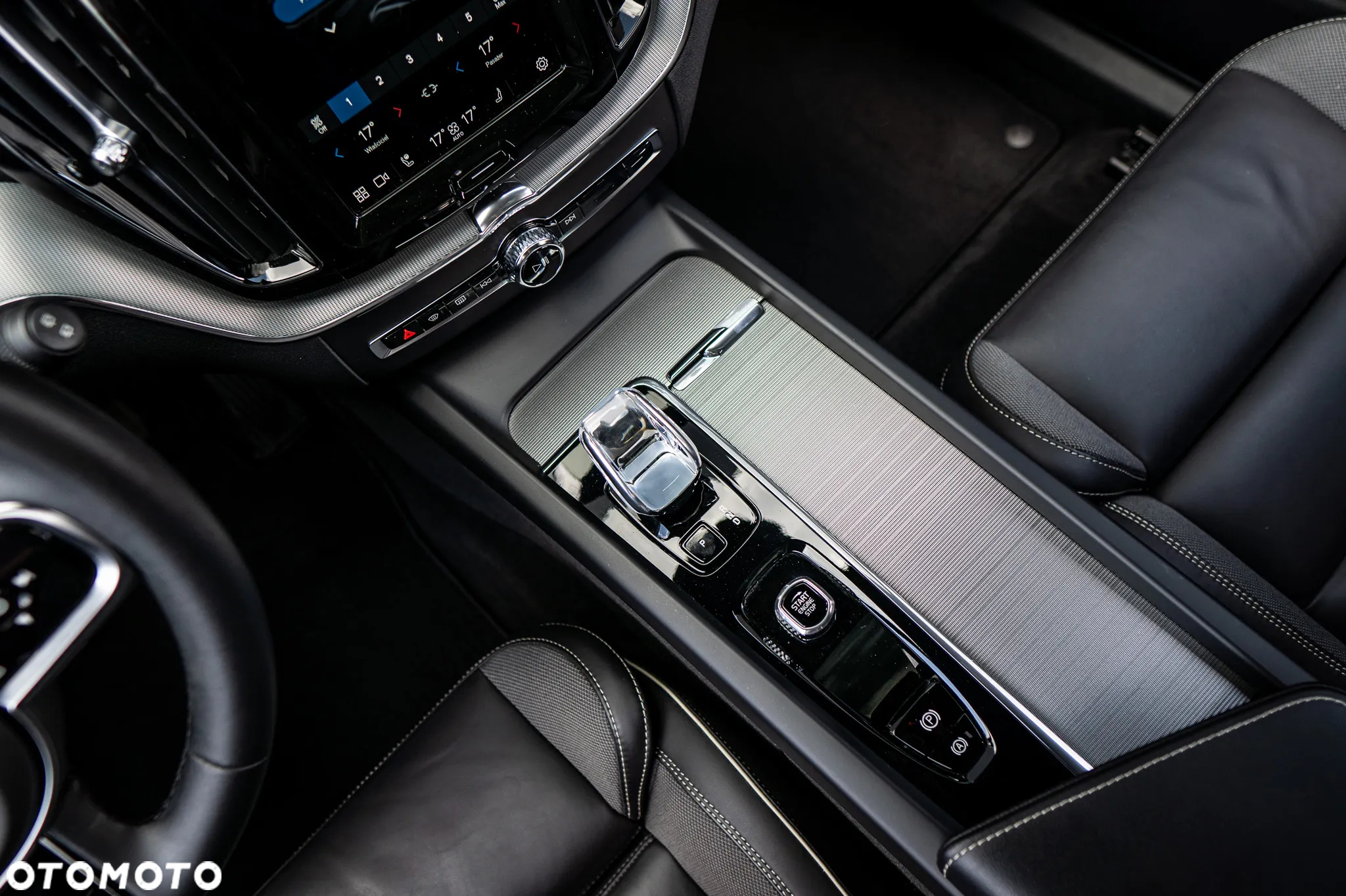 Volvo XC 60 B4 D AWD Plus Dark - 20