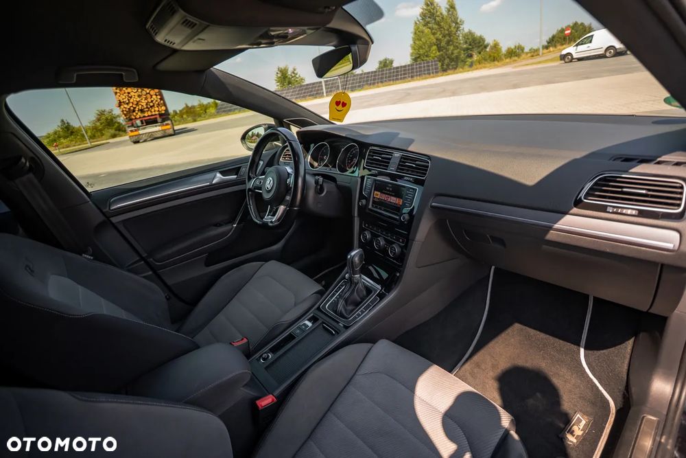 Volkswagen Golf - 38