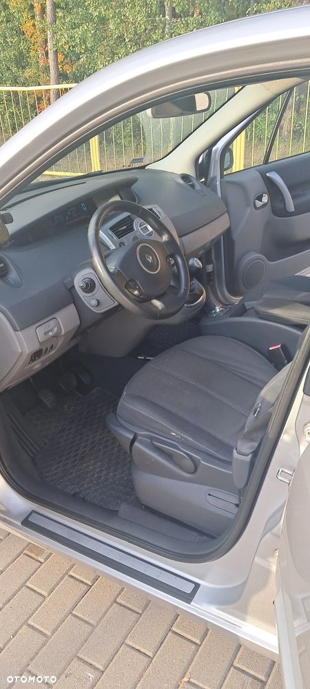 Renault Grand Scenic - 9