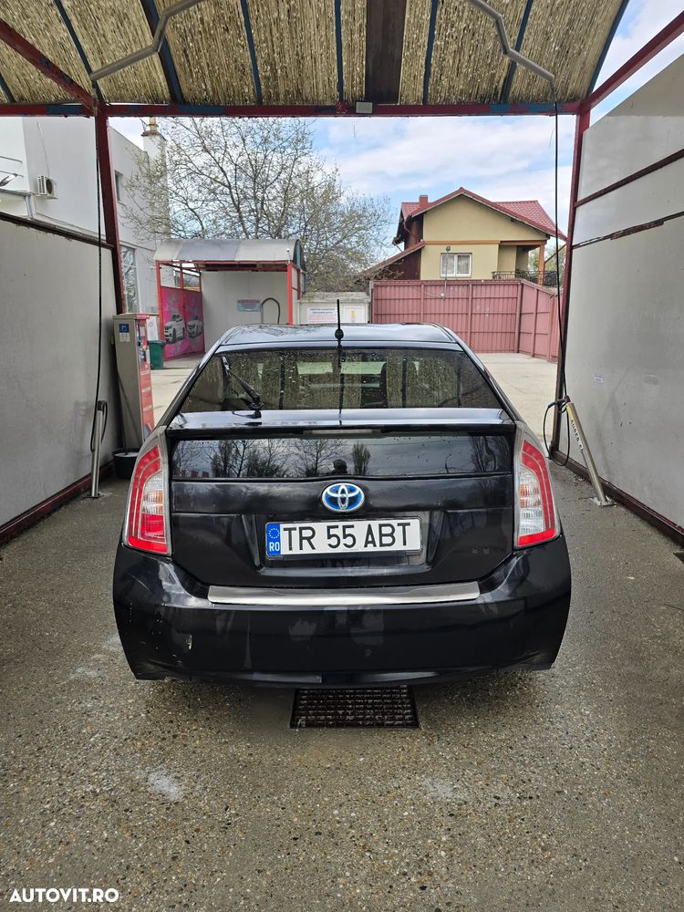 Toyota Prius (Hybrid) - 6