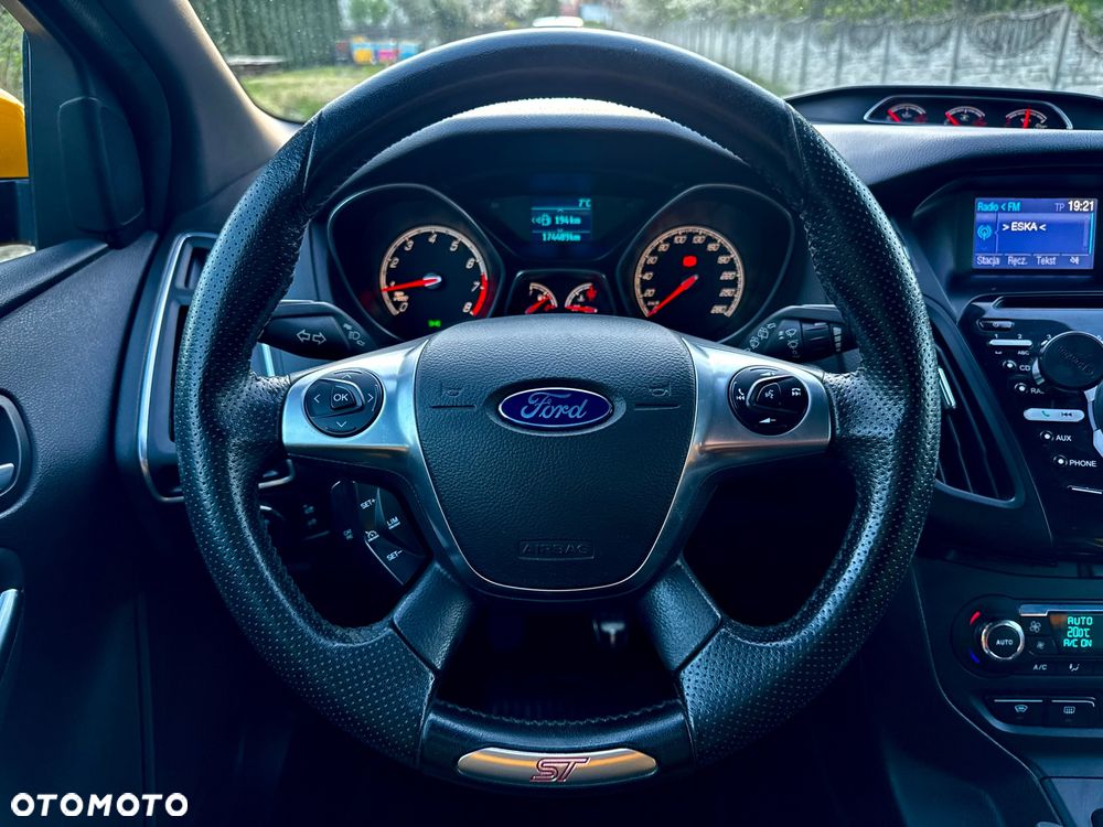 Ford Focus 2.0 EcoBoost ST mit Leder-Sport-Paket - 19