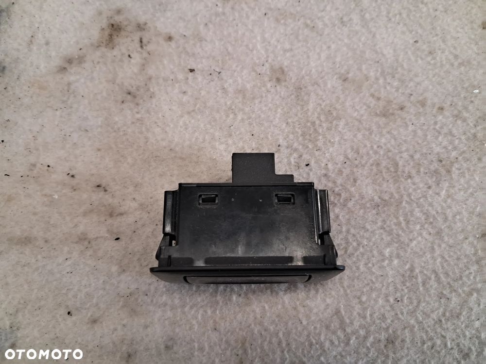 Przycisk Zamykania Klapy Bagażnika 4G0959831A Q3 Q5 A4 A5 A6 A8 - 3