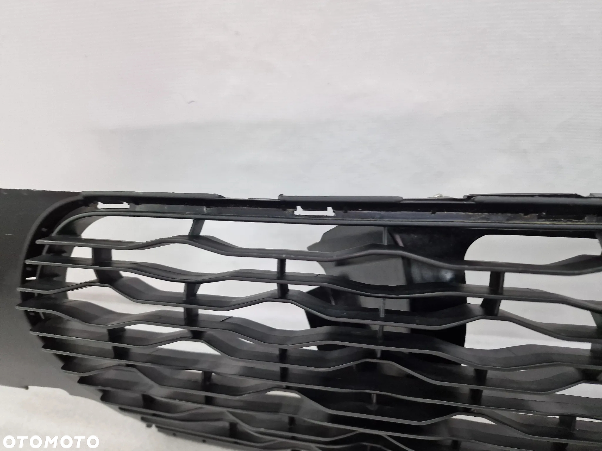 DACIA DUSTER II 17- KRATKA ŚRODKOWA ZDERZAKA PRZEDNIEGO PRZÓD , NR 622545490R , NR AUKCJI KR444 - 15