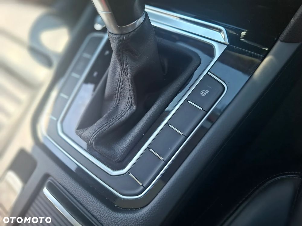 Volkswagen Passat 1.6 TDI SCR DSG Comfortline - 16