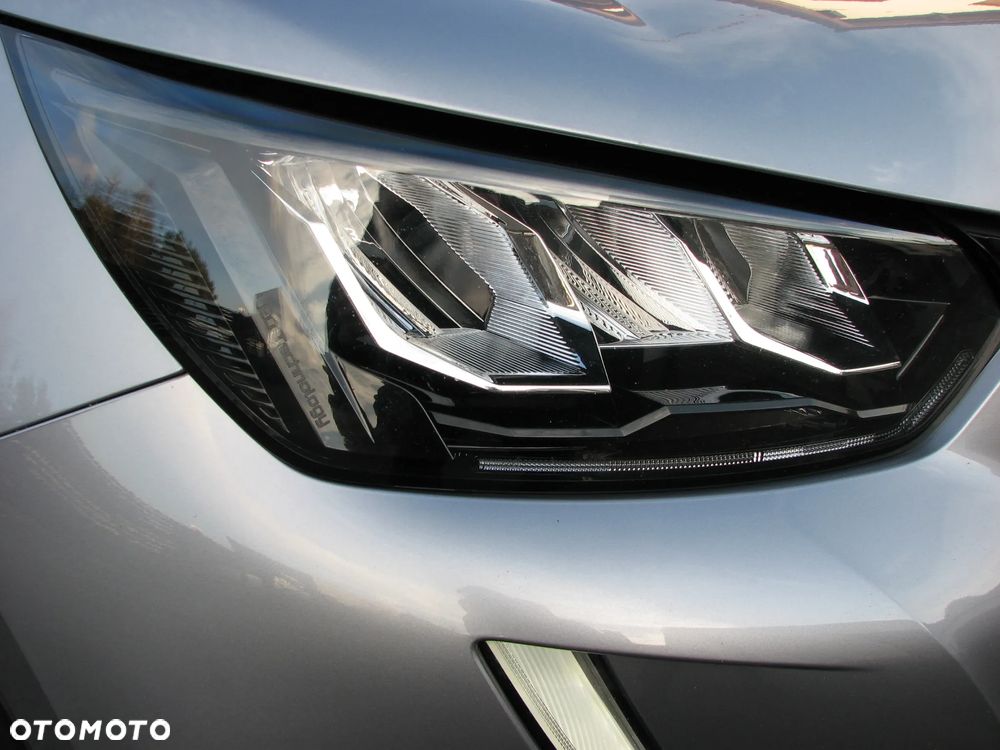 Peugeot 2008 1.5 BlueHDi Allure S&S - 34