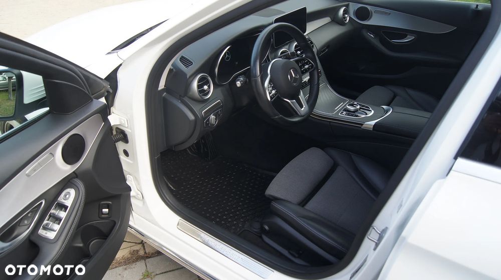Mercedes-Benz Klasa C 220 d T 9G-TRONIC AMG Line - 12