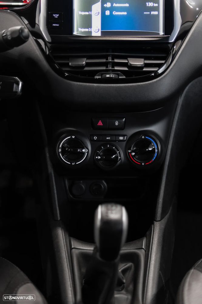 Peugeot 208 1.2 VTi SE Style - 30