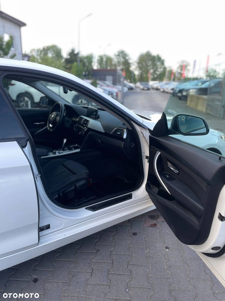 BMW Seria 3 320d xDrive Advantage - 12