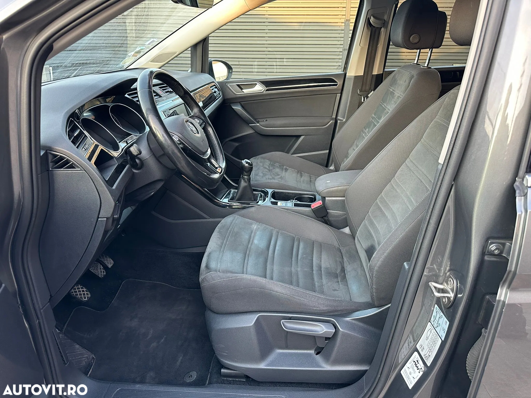 Volkswagen Touran 1.6 TDI SCR BlueMotion Technology Comfortline - 11