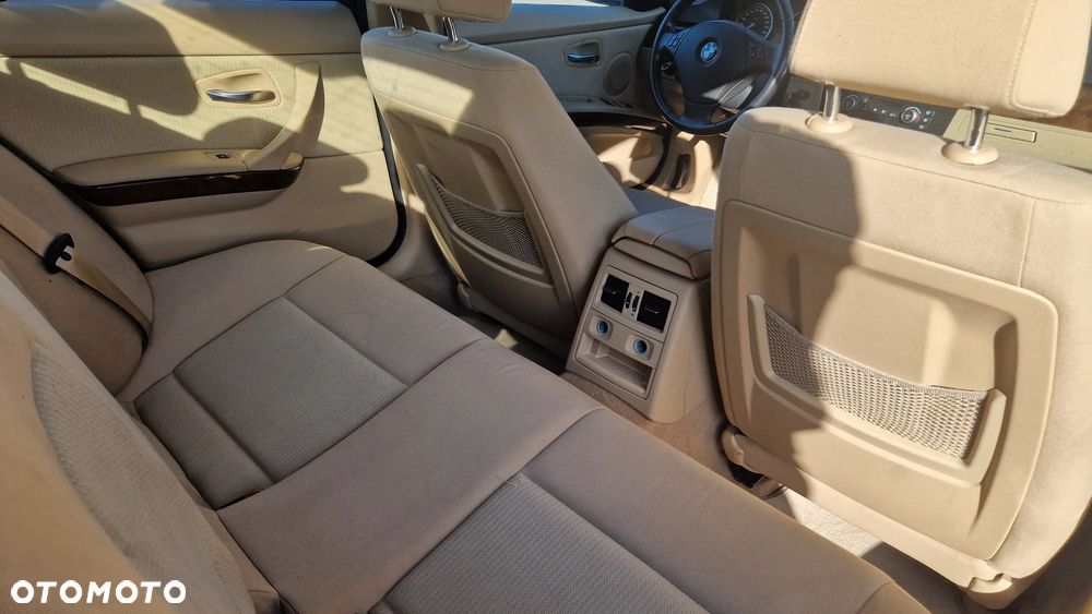 BMW Seria 3 320i - 12