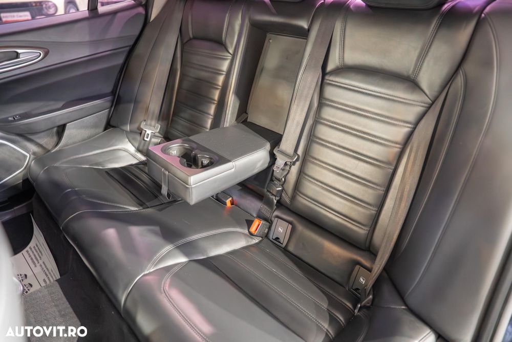 Alfa Romeo Giulia 2.2 Diesel AT8 Super - 23