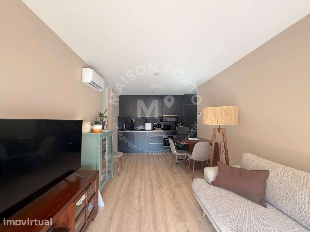 Apartamento T1 com Varanda no Ultimo Piso e Lugar de Estacionamento... - Grande imagem: 2/28