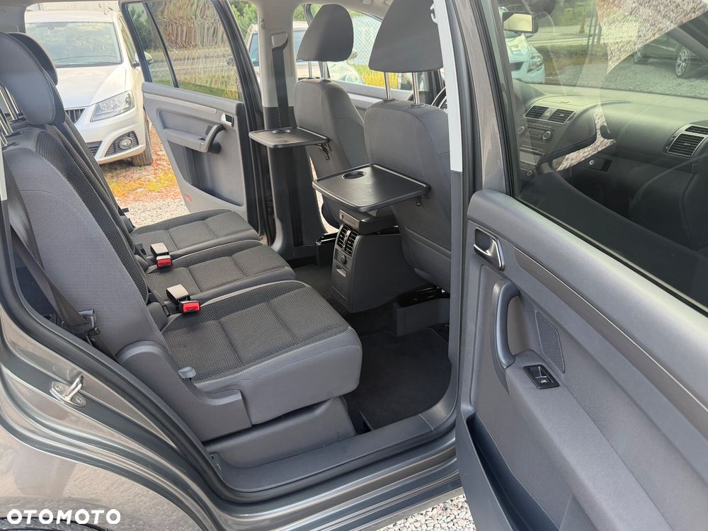 Volkswagen Touran 2.0 TDI DPF MATCH - 23