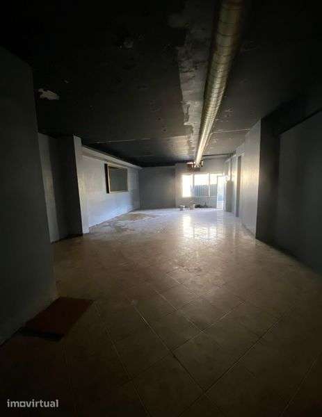 Loja para arrendamento na Urbaguiar - Grande imagem: 2/5