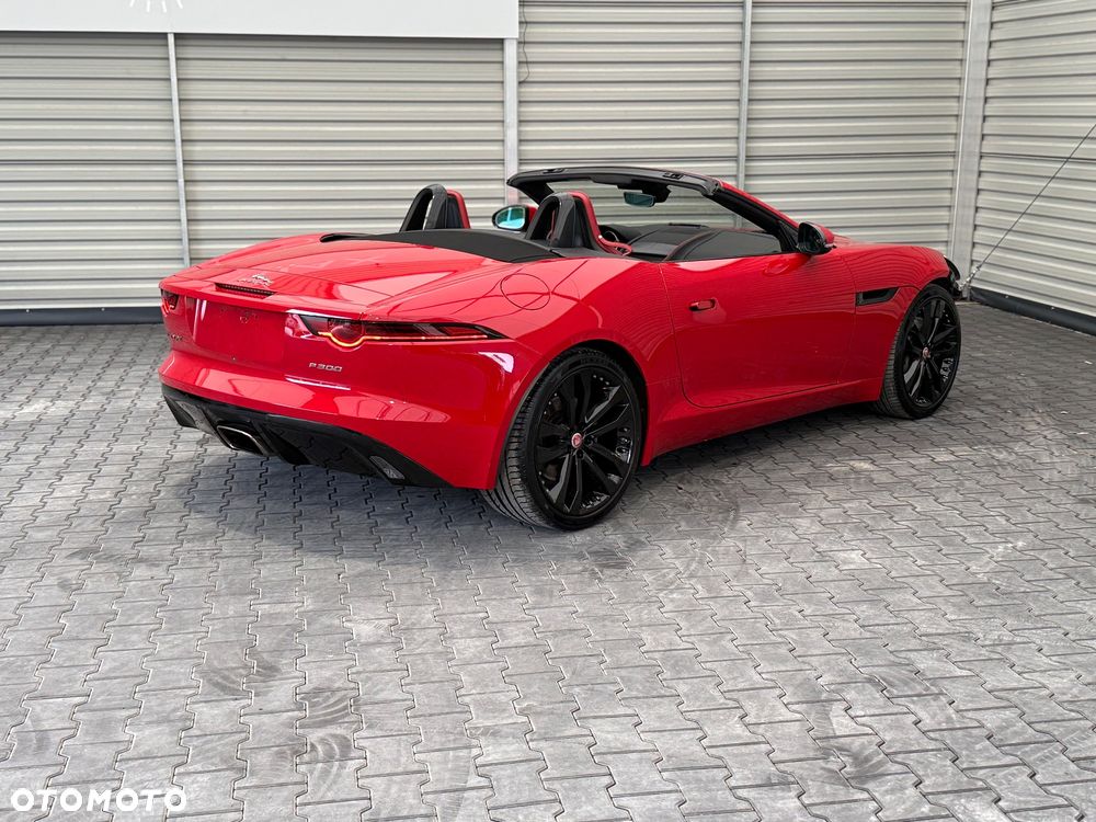 Jaguar F-Type P300 - 2