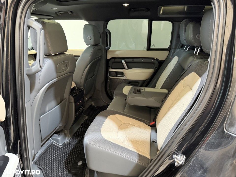 Land Rover Defender - 36