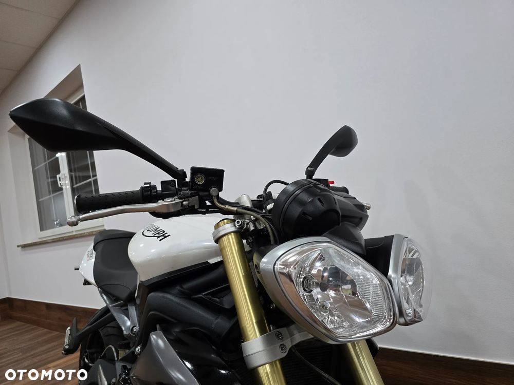 Triumph Street Triple - 18