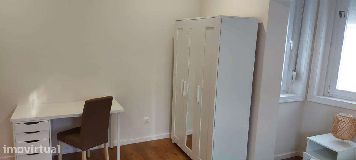 Quarto - localizado em Paranhos Porto - Grande imagem: 2/11